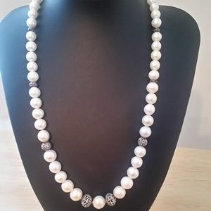 Pearl knecklace